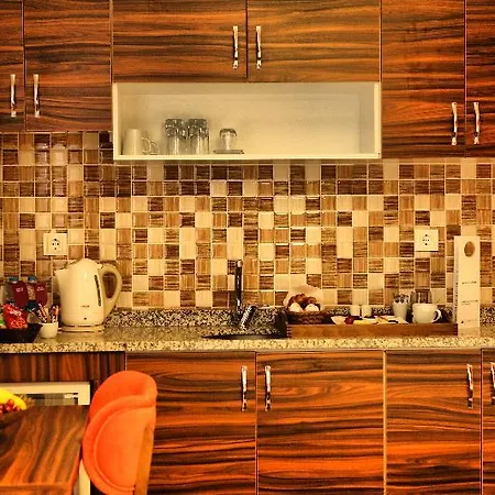 Apart Otel The Corner Palace 2*