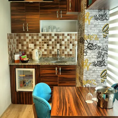 The Corner Palace 2*