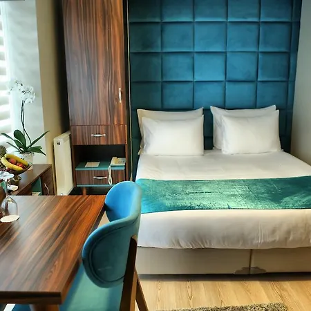 The Corner Palace 2*