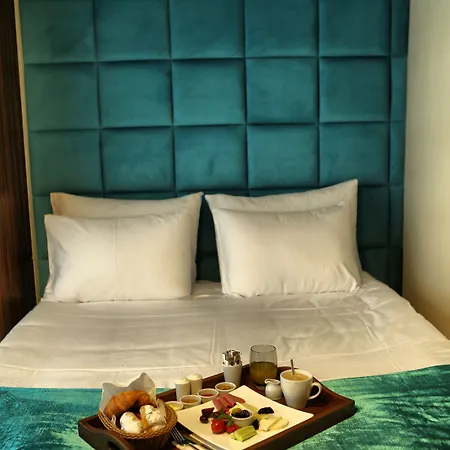 アパートホテル The Corner Palace