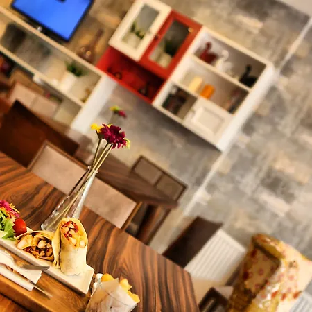 The Corner Palace アパートホテル