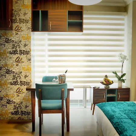 アパートホテル The Corner Palace